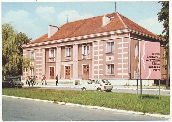 Hajnówka Dom Kultury Górnik samochód FIAT 126