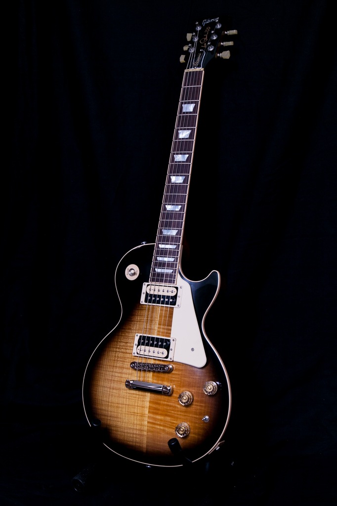 ギブソン　レスポール　クラシック2015 Gibson Les Paul Classic 2015 Fireburst - Elektryczna