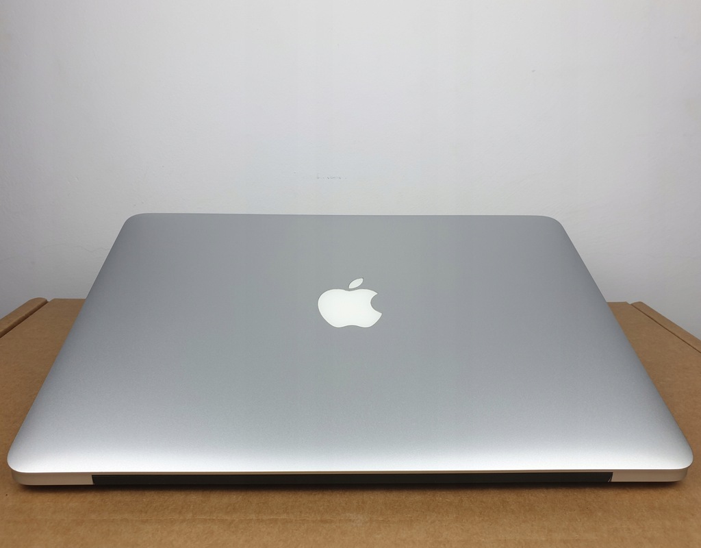 Macbook pro a1502 (2015 год). A1502 macbook pro. Macbook retina a1502. макбук а1502. скол на корпусе макбука.