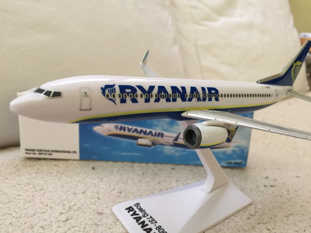 Купить НОВАЯ модель самолета Боинг 737-800 RYANAIR 1:200: отзывы, фото, характеристики в интерне-магазине Aredi.ru