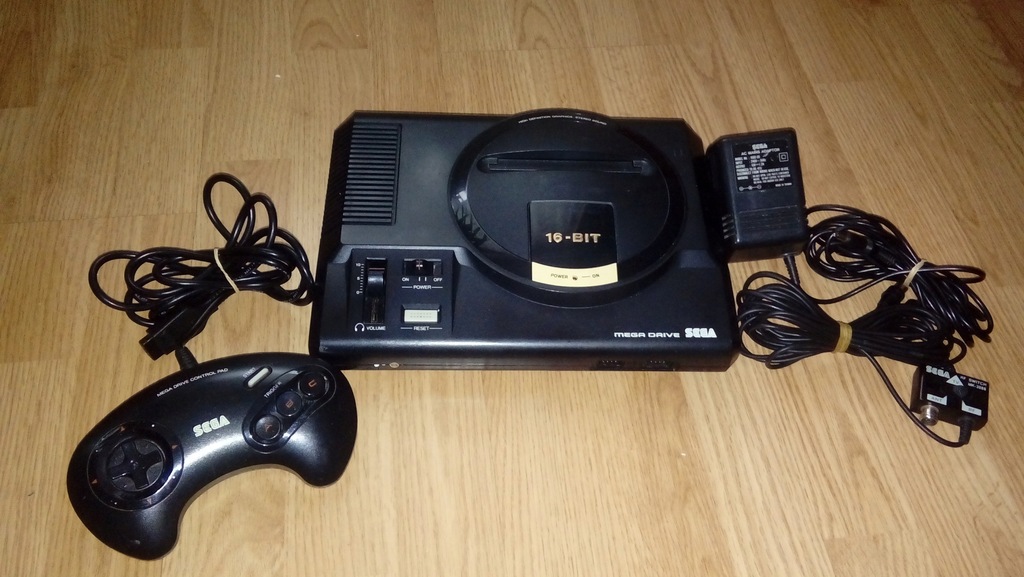 Sega Mega Drive + 1 pad, kabel antenowy, zasilacz