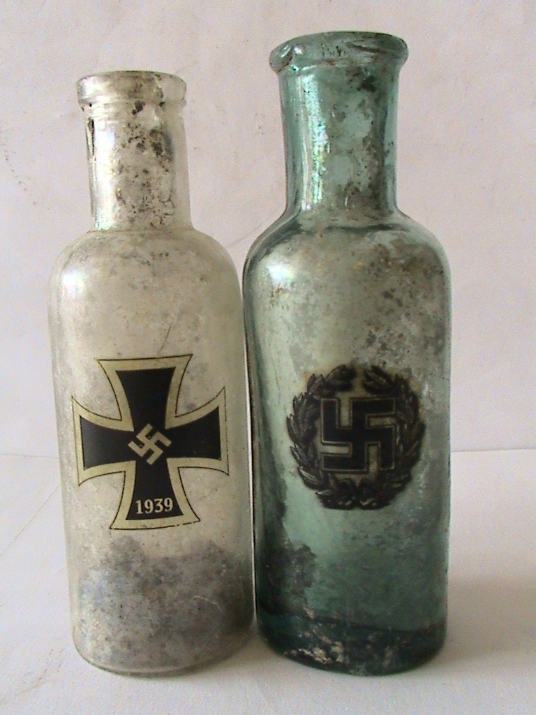 Zestaw pojemników szklanych z insygniami niemieckimi - Rzadkość