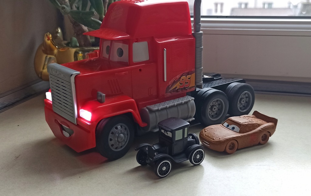 Mattel Disney Auta bajkowa Ciężarówka Maniek + małe autka