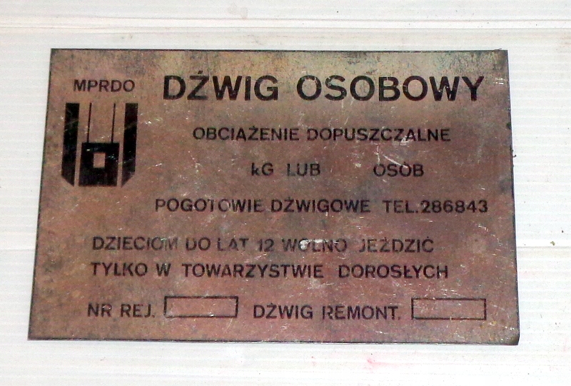 Dźwig osobowy - tabliczka znamionowa .