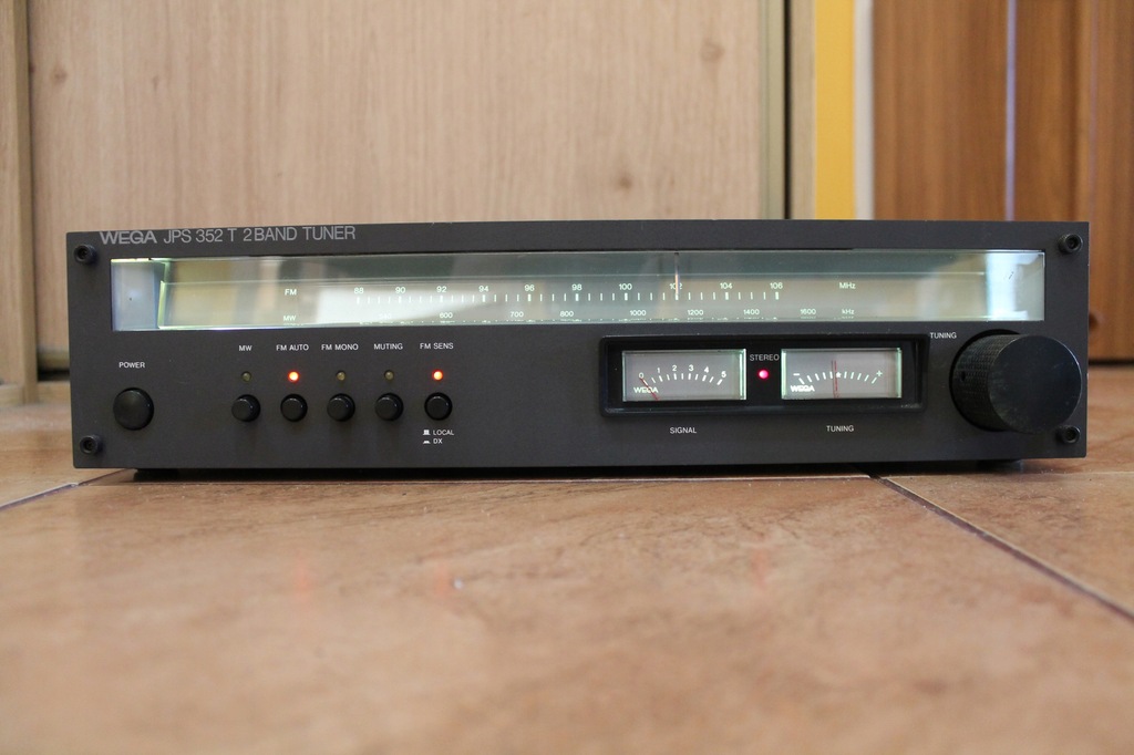 Tuner Analogowy Wega JPS 352