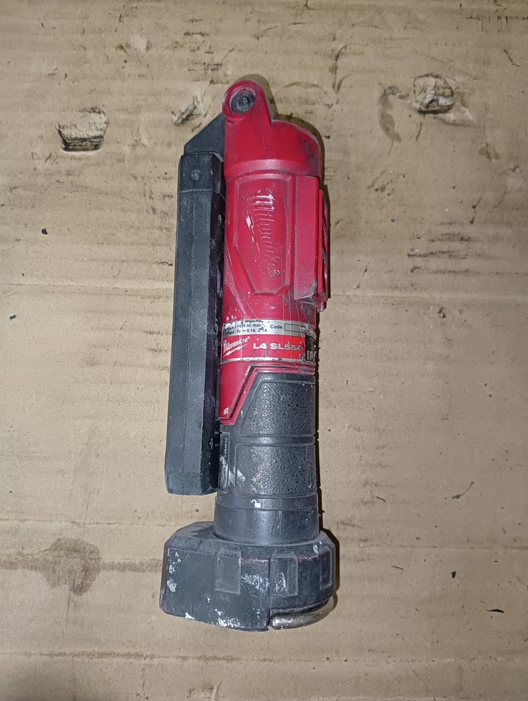 LAMPA LATARKA SKŁADANA WARSZTATOWA MILWAUKEE L4 SL550