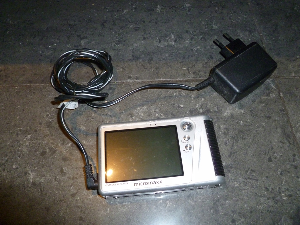 Micromaxx Portable AV Player MP4