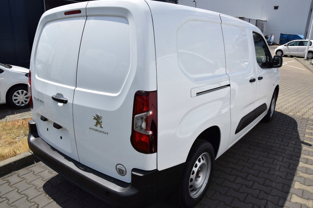 Peugeot Partner Van ASPHALT LONG 130Km Nawigacja