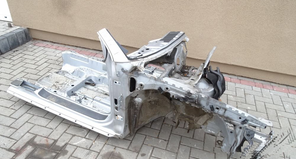 AUDI A4 B6 ĆWIARTKA PRAWY PRZÓD PRZEDNIA