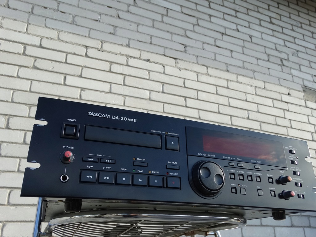 その他 TASCAM DA-30 mk2 Cyfrowy Magnetofon Rack Pro DAT Tascam DA-30 Mk2 II Unikat