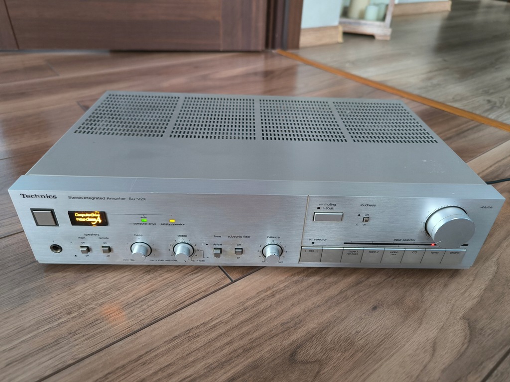 Wzmacniacz Technics SU-V2X srebrny