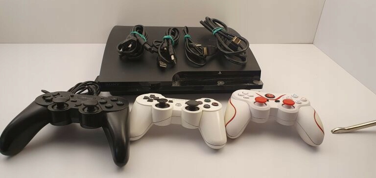 KONSOLA SONY PS3 CECH-2504B 320GB 3 PADY