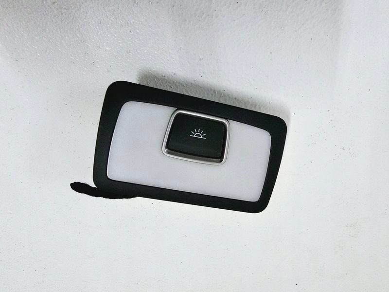 AUDI Q7 4L S-LINE LAMPKA PODSUFITKI OŚWIETLENIE KABINY 4L0947124A