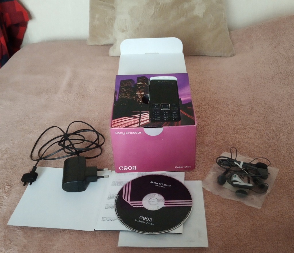 Sony-Ericsson C902 + karta M2 2GB - cały zestaw