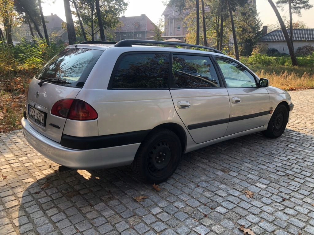 Toyota Avensis I t22 2.0 D4D 110 km kombi 2000 r