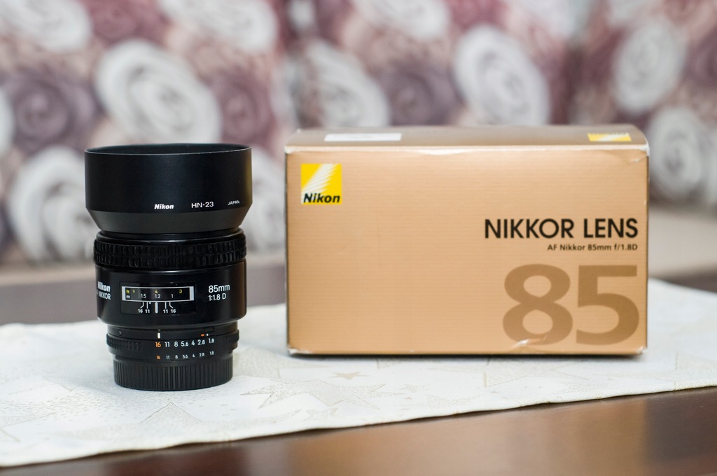 Nikon F AF NIKKOR 85mm f/1.8D - MADE IN JAPAN