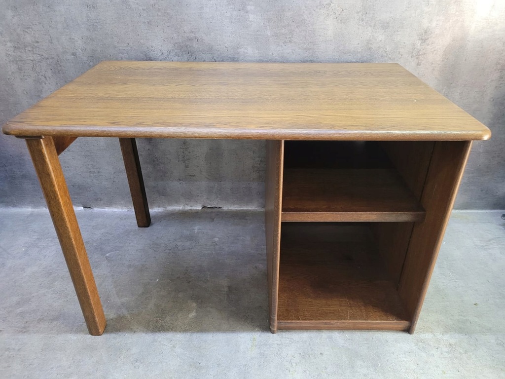 Stylowe, drewniane biurko