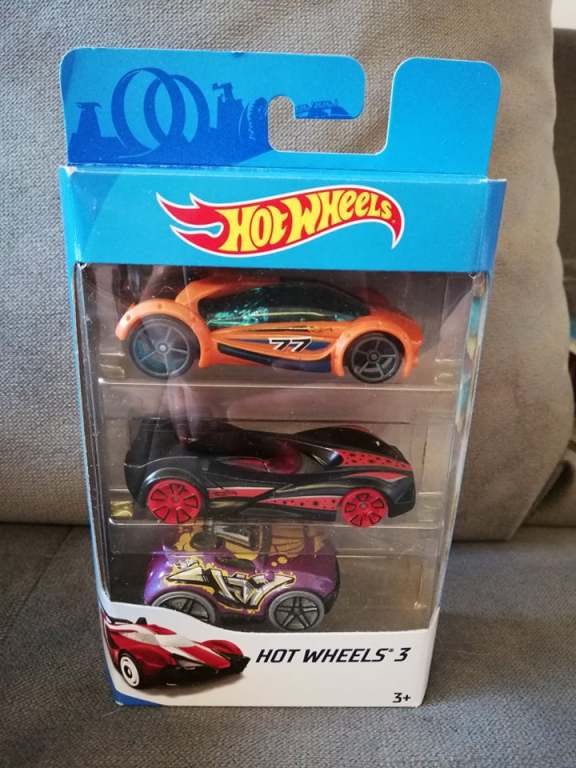 HOT WHEELS 3-PAK SAMOCHODZIKÓW RESORAKI