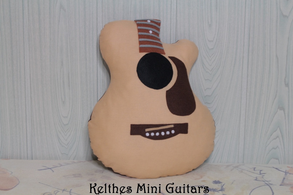 Kelthes Mini Guitars gitarowa poduszka akustyk