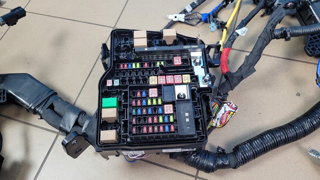 はや ページ KIA SPORTAGE V 1.6 WIĄZKA INSTALACJA KOMORY SILNIKA 91401