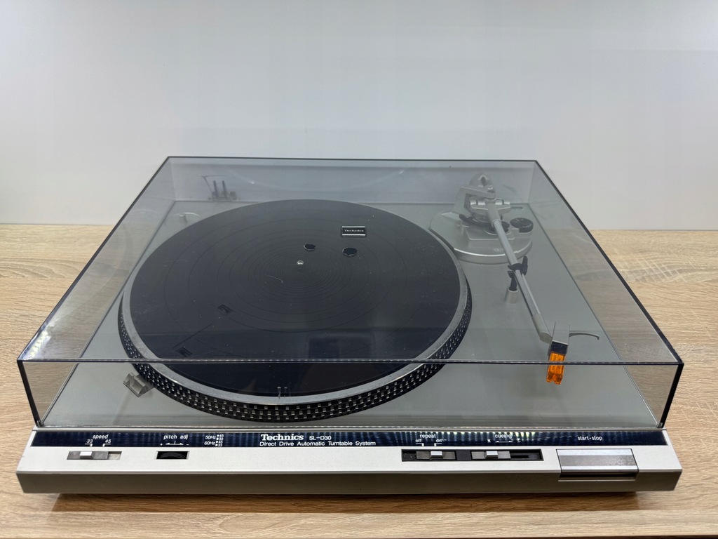 Gramofon Technics SL-D30 Srebrny – Solidny model z Direct Drive | OPIS