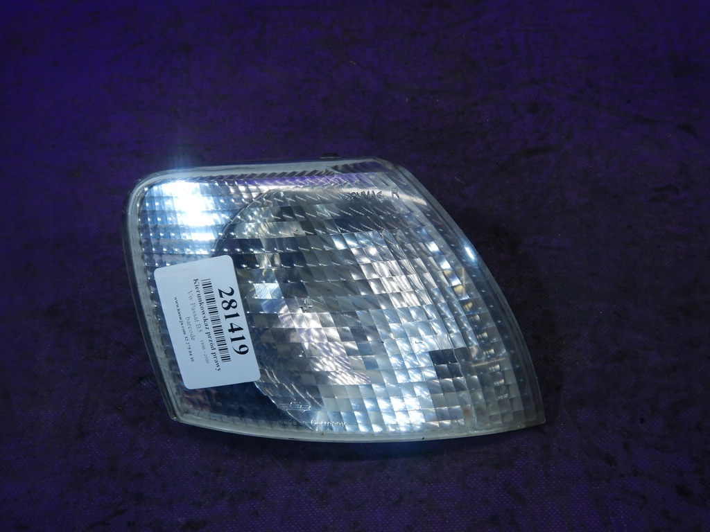 VW PASSAT B5 KIERUNKOWSKAZ PRZÓD PRAWY 3B0953050C