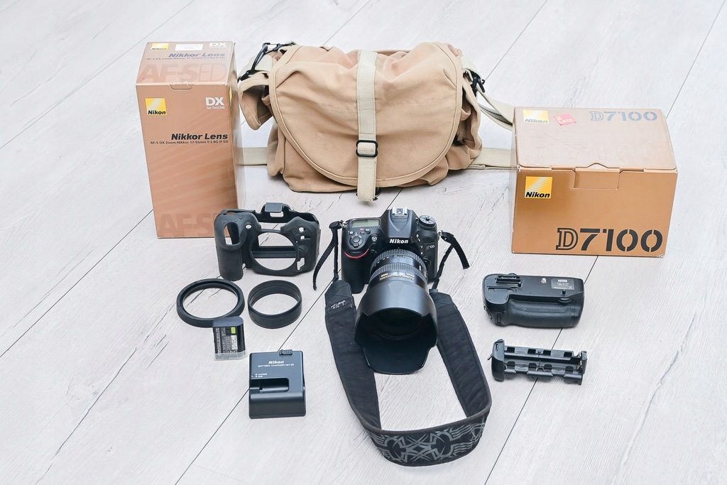 Lustrzanka Nikon D7100, obiektyw Nikkor 17-55 2,8, akcesoria