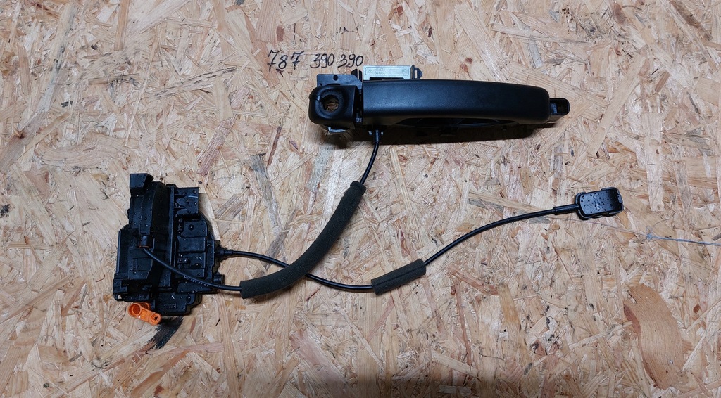 RENAULT MASTER IV 23/24 r KLAMKA ZAMEK ZEW DRZWI BOCZNYCH L/P