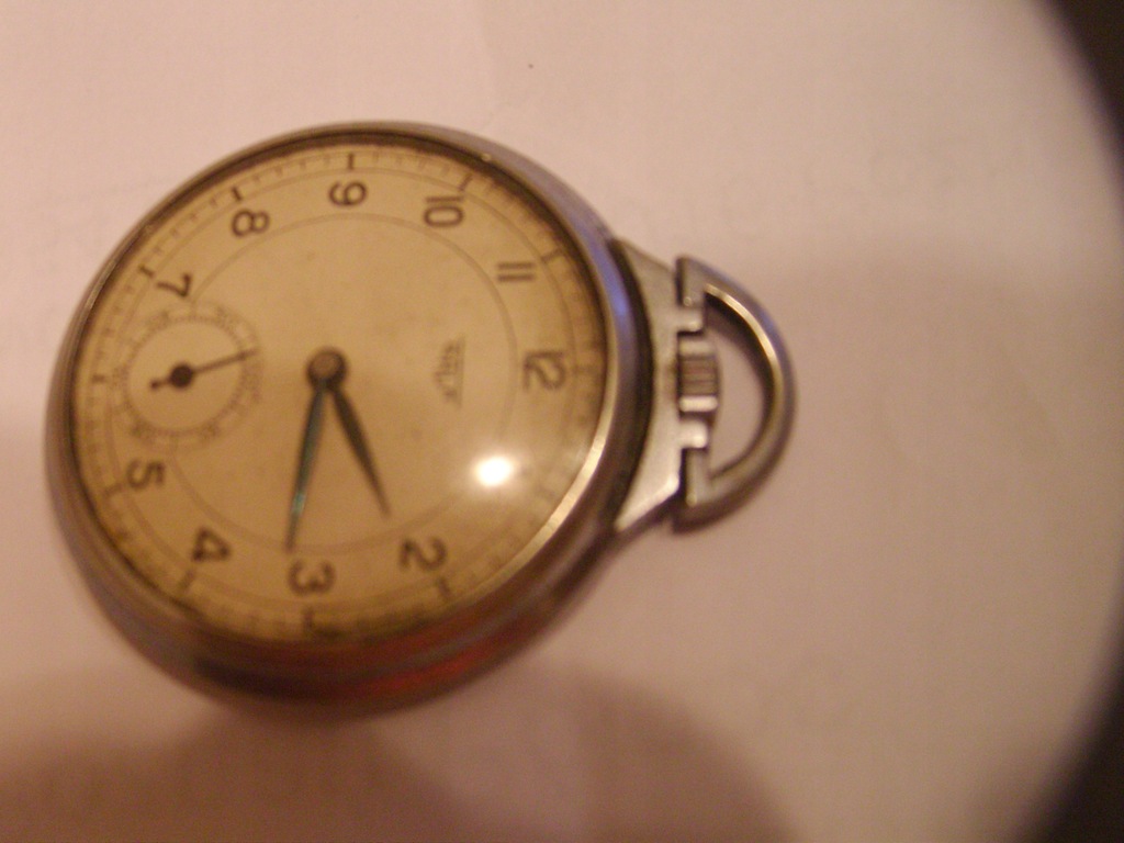 Zegarek kieszonkowy w niklowej kopercie