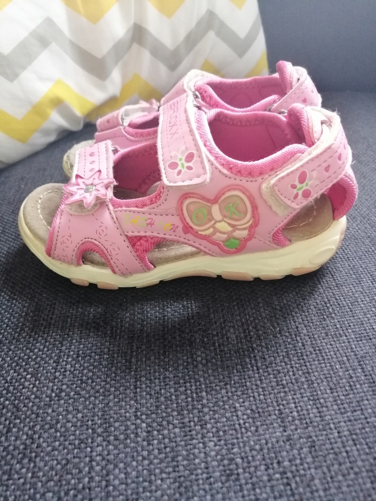 Sandały dla dziewczynki różowe r. 25