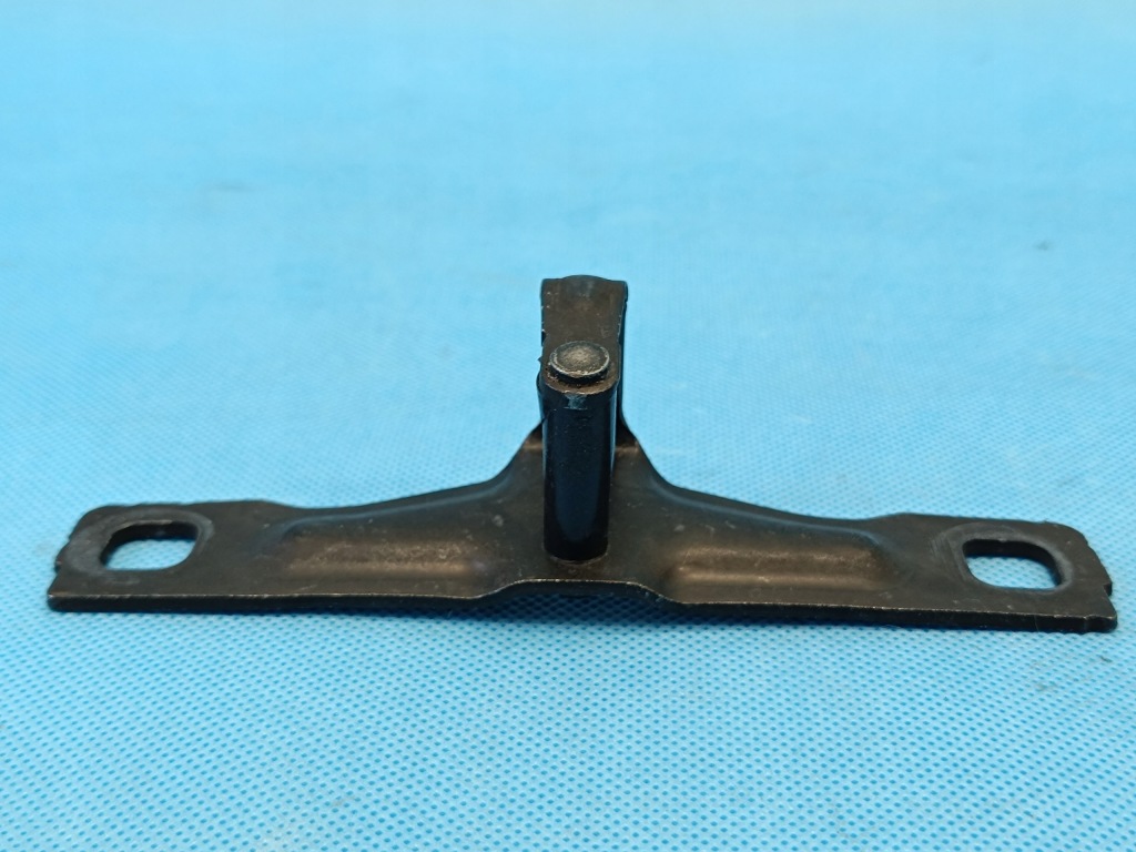 VW PASSAT B9 VARIANT 2.0 TDI 2024 R RYGIEL ZAMKA KLAPY BAGAŻNIKA 8V0827507H