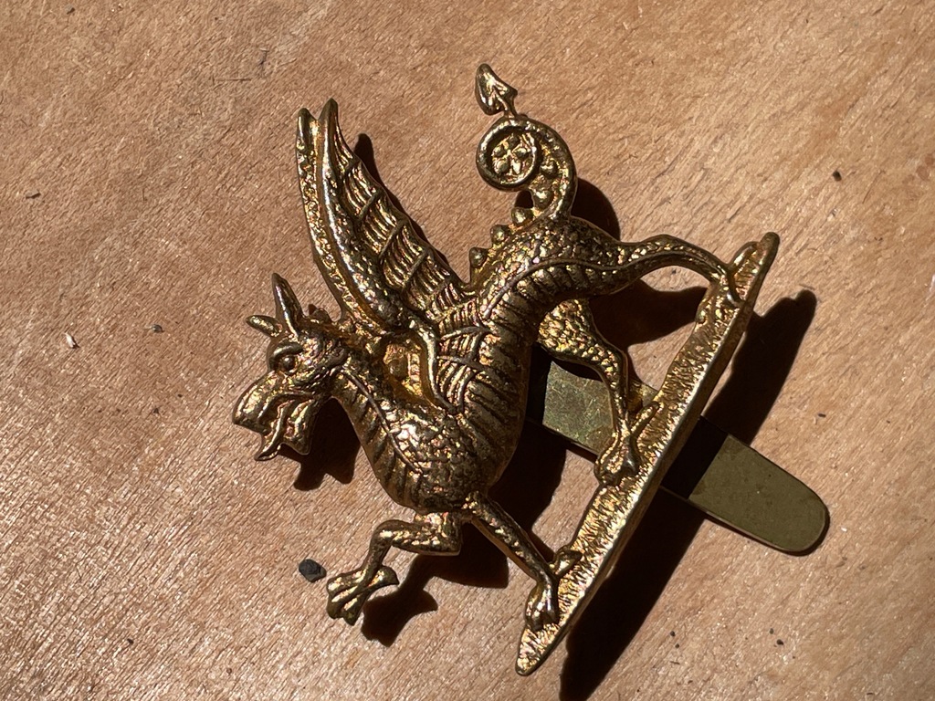 Odznaka na czapkę EAST KENT REGIMENT THE BUFFS