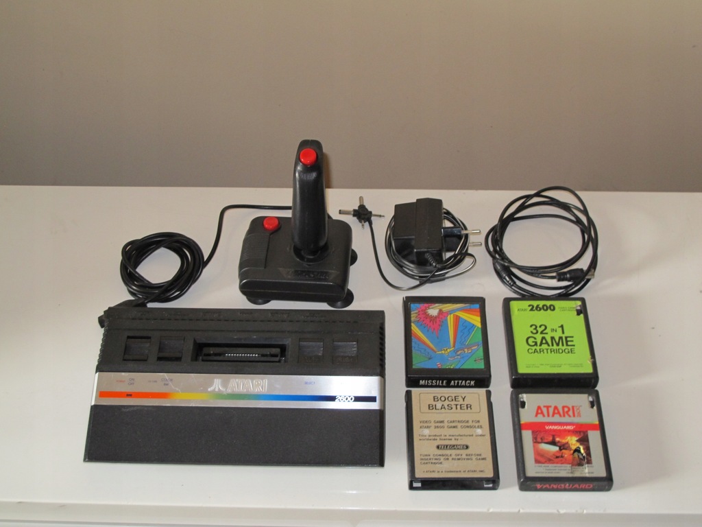 ATARI 2600 + 4 GRY