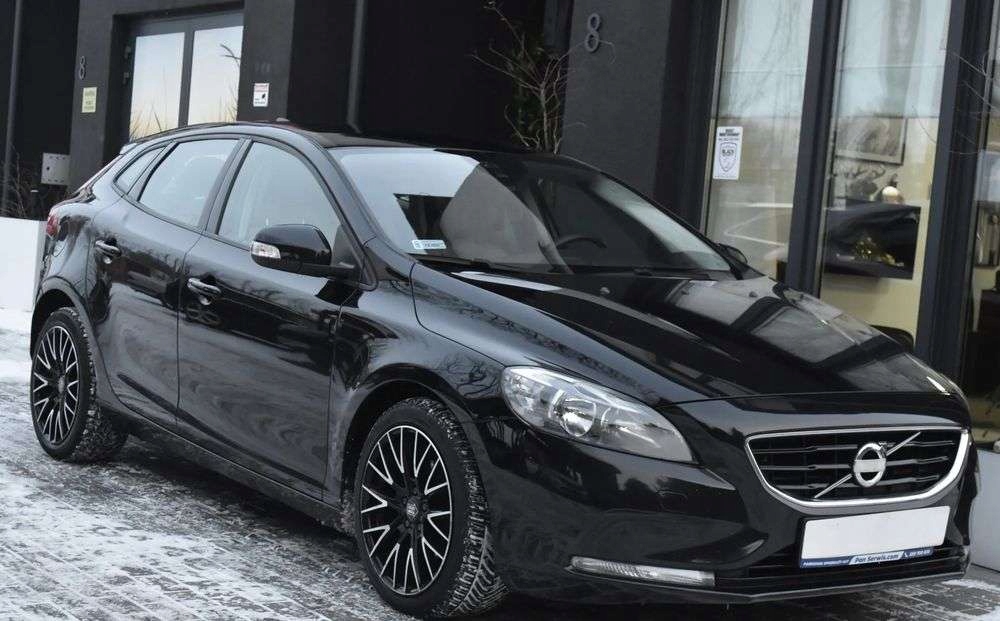 VOLVO V40 D2 BASE 2013 DIESEL 115KM MANUAL DIESEL CZARNY