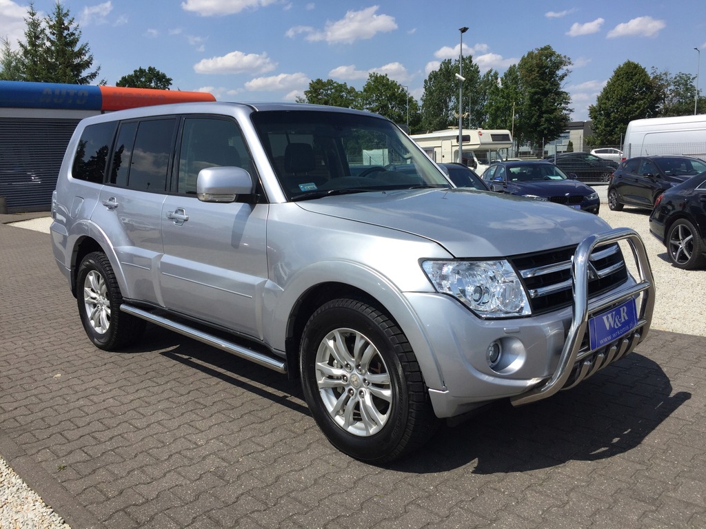 Mitsubishi Pajero 3.2 Diesel 7-os kamera cofania