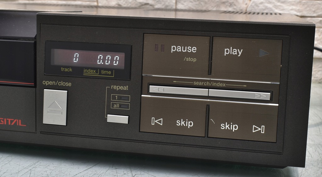 TECHNICS SL-P7 Uszkodzony odtwarzacz płyt CD - 12845838872