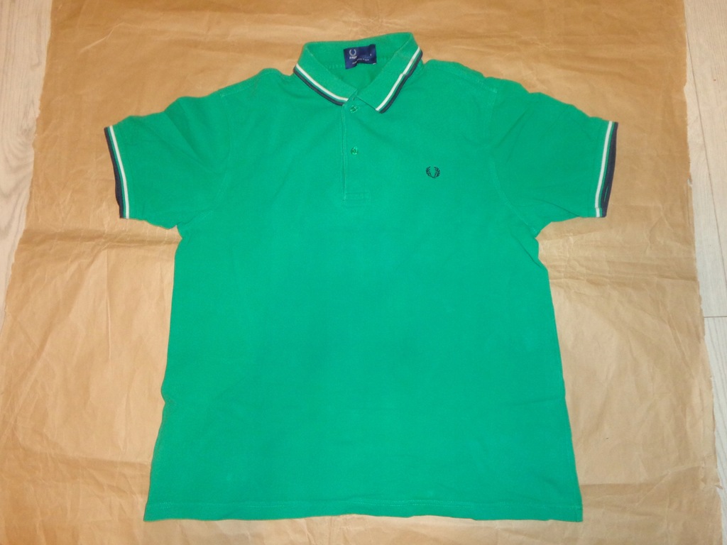 FRED PERRY POLO.100% COTTON PIGUE . LARGE -XLARGE