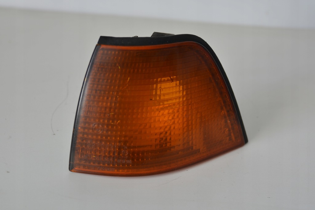 KIERUNKOWSKAZ LEWY PRZÓD 1387043 BMW E36