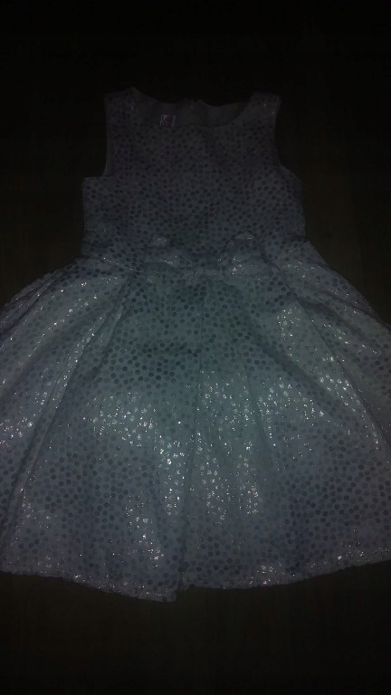 rozkloszowana sukienka z kokardka 98-104