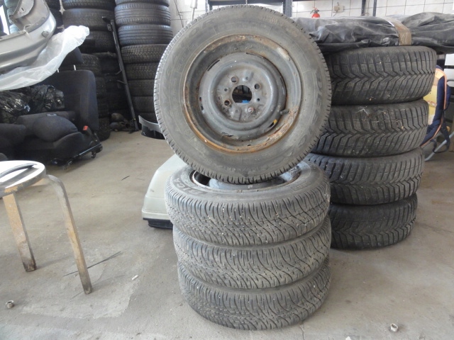 opony na felgach FIAT 126P maluch