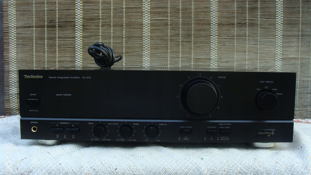 WZMACNIACZ TECHNICS MODEL. SU-610