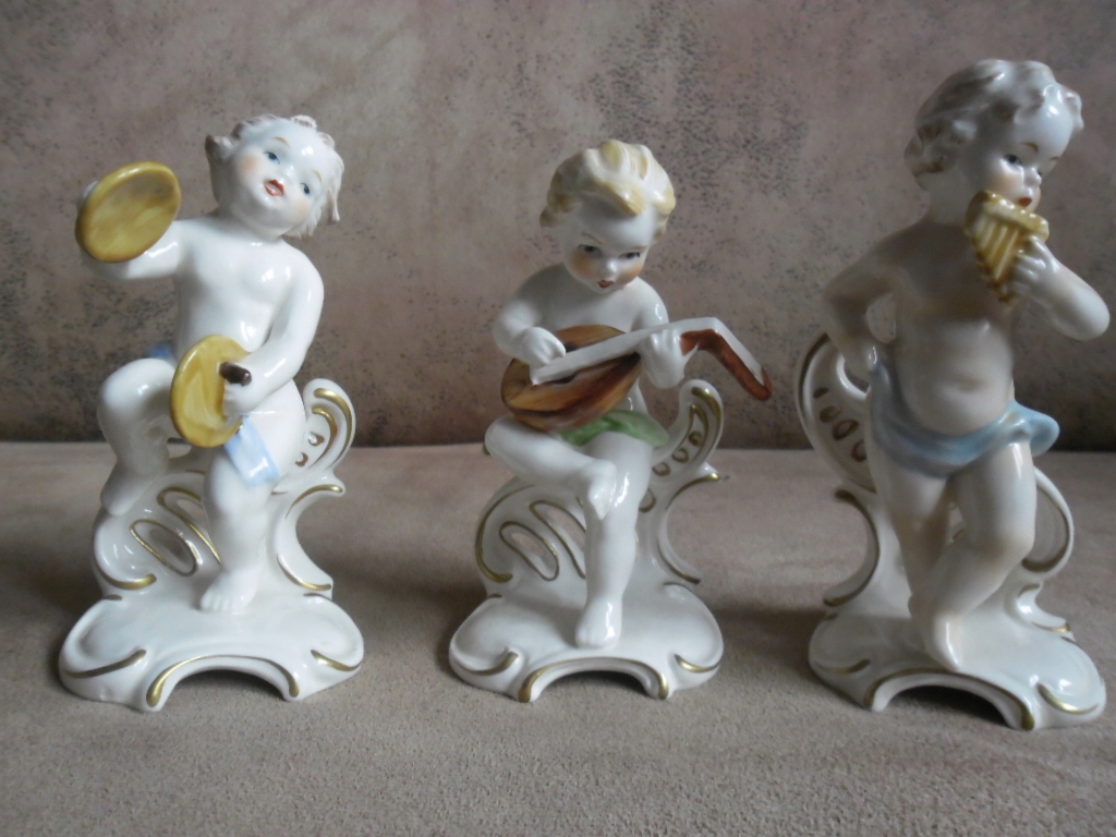 FIGURKA PORCELANOWA PUTTO Z INSTRUMENTEM GOEBEL!!!