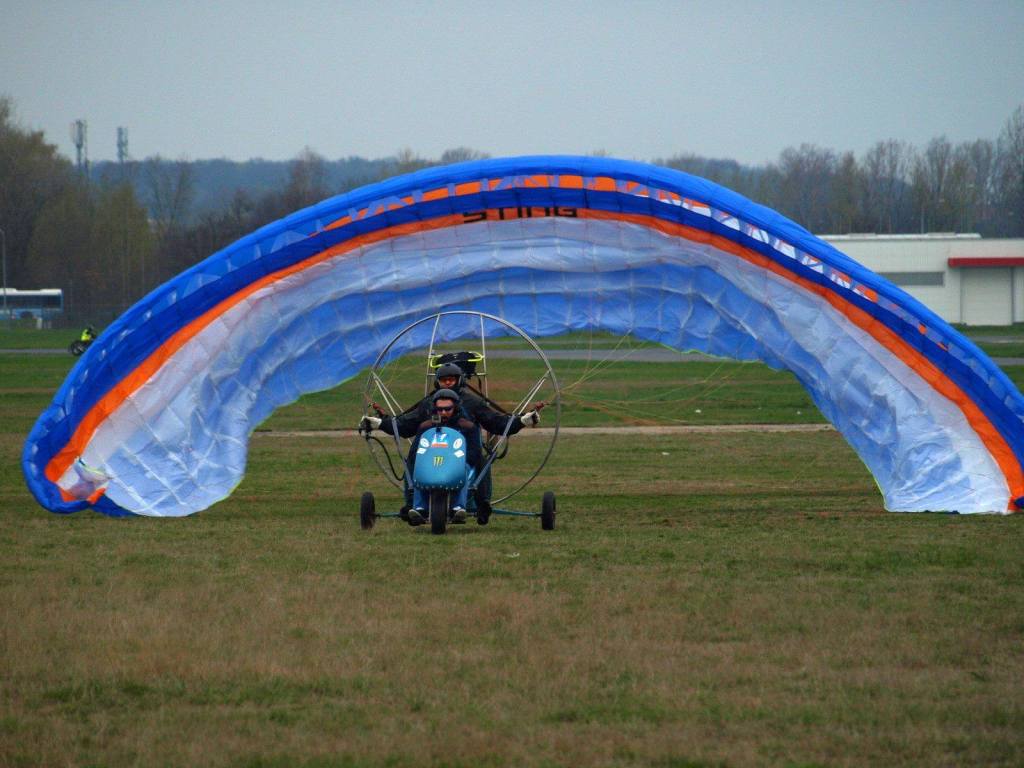 Lot w tandemie na motoparalotni nad Legnicą