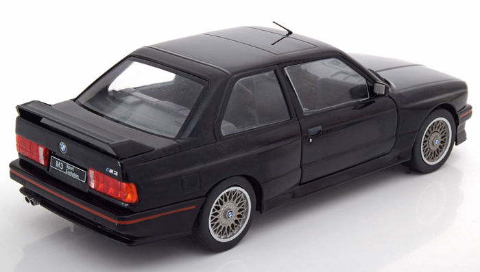 Купить BMW M3 E30 красный масштаб 1:18 ок. 25 см, цельный металл.: отзывы, фото, характеристики в интерне-магазине Aredi.ru