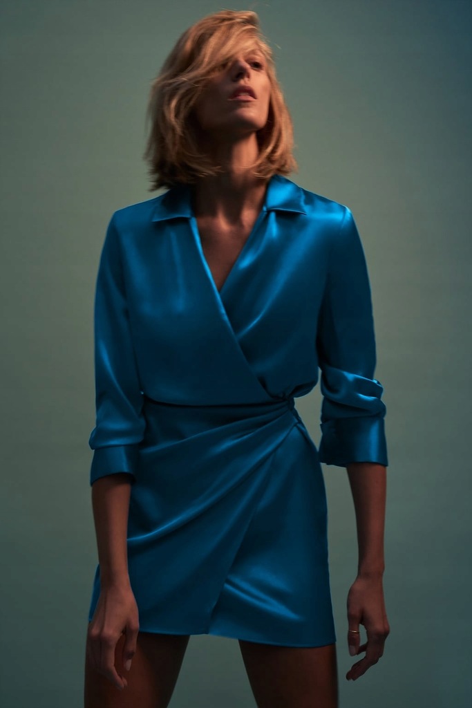 ZARA niebieska satynowa sukienka mini L