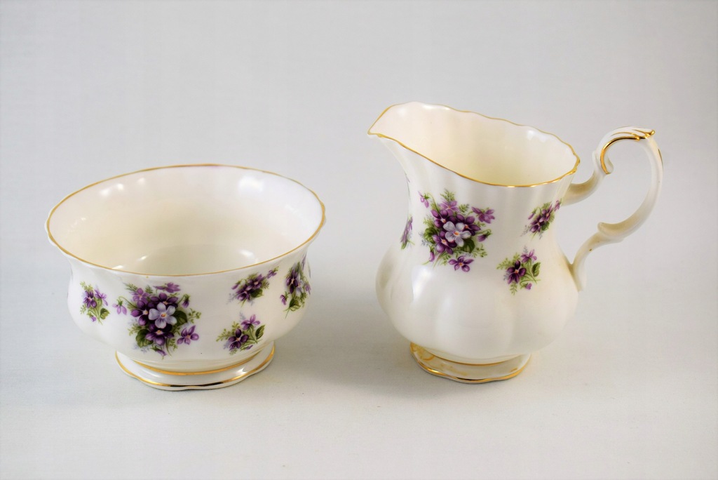 CUKIERNICA MLECZNIK ROYAL ALBERT SWEET VIOLET