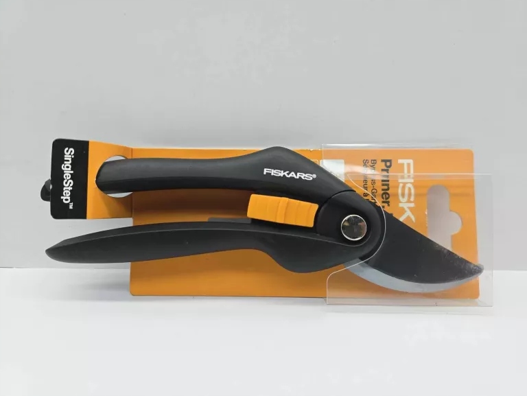 SEKATOR OGRODOWY FISKARS NOŻYCOWY DO GAŁĘZI KRZEWÓW P26