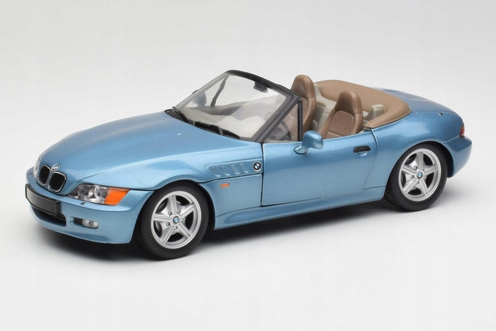 UTモデル　BMW Z3ロードスター BMW Z3 E36/7 James Bond Goldeneye Blue Metallic UT Models 1