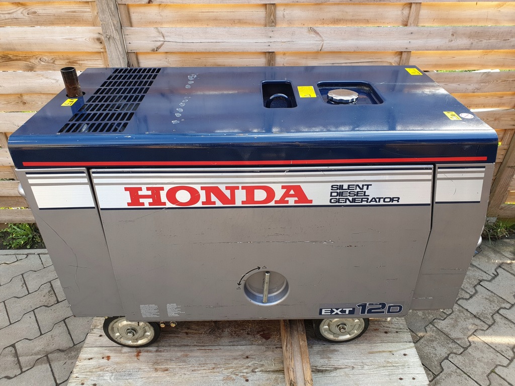 Инверторный генератор 3 квт. Дизель генератор daewoo 11000 dse. Бензиновый генератор на даче. Дизельный генератор хонда 5квт. Генератор хонда 10 квт бензин.