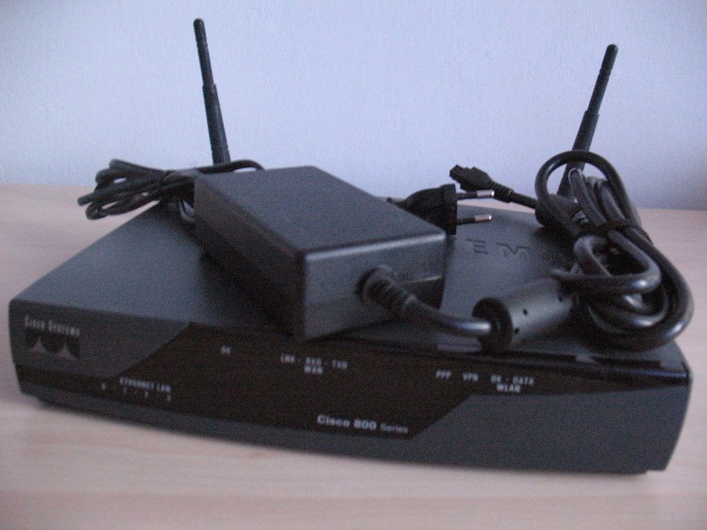 Router Cisco 871W